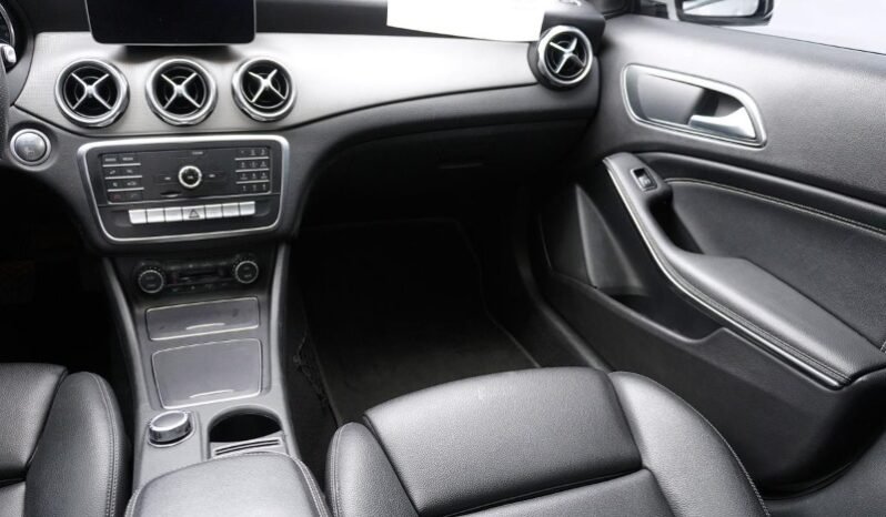 
								Mercedes-Benz GLA 200 full									
