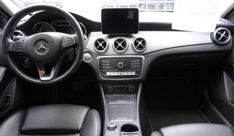 
								Mercedes-Benz GLA 200 full									