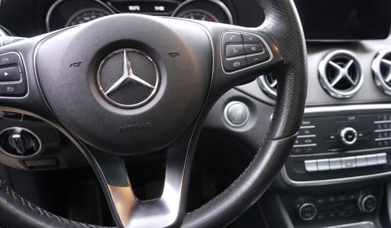 
								Mercedes-Benz GLA 200 full									