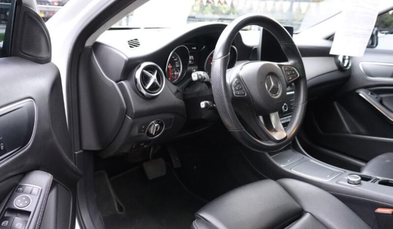 
								Mercedes-Benz GLA 200 full									