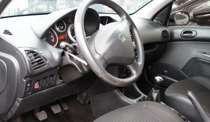 
								Peugeot 206 full									
