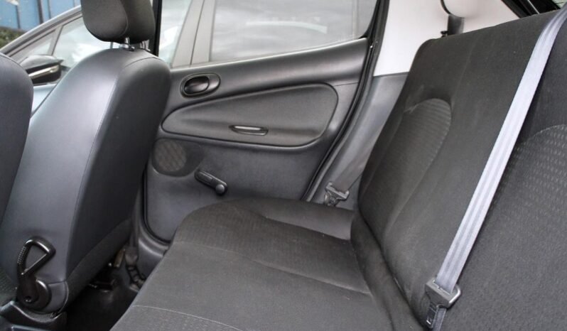 
								Peugeot 206 full									