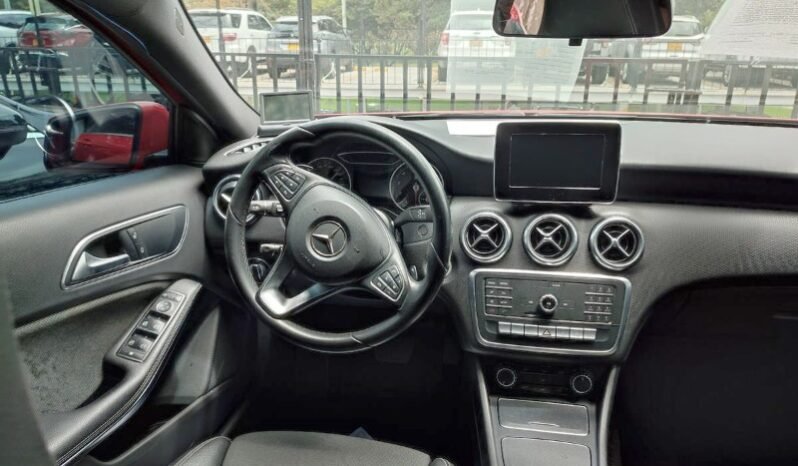 
								Mercedes-Benz A200 full									