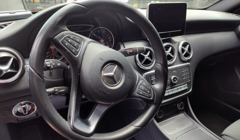 
								Mercedes-Benz A200 full									