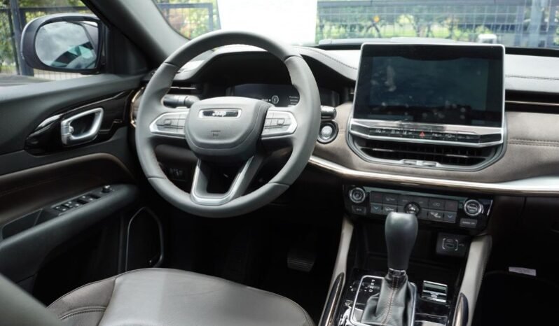 
								Jeep COMMANDER OVERLAND full									