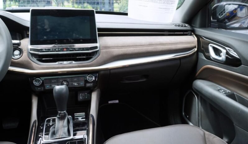 
								Jeep COMMANDER OVERLAND full									