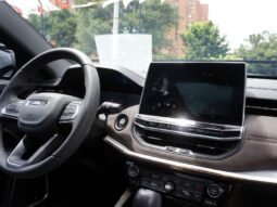 
										Jeep COMMANDER OVERLAND full									