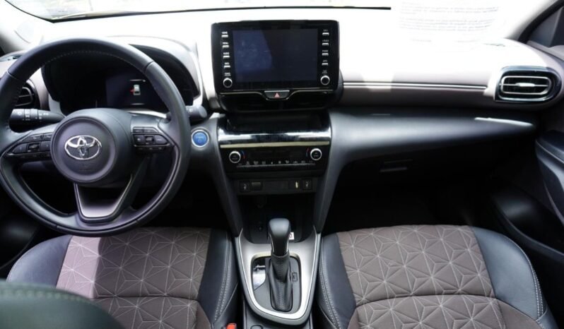 
								Toyota YARIS CROSS full									