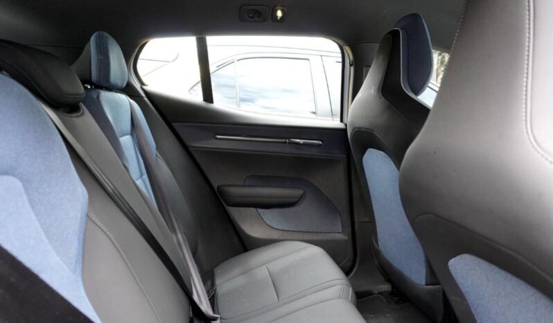
								Volvo EX30 full									