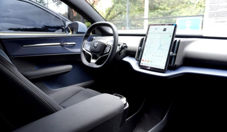 
								Volvo EX30 full									