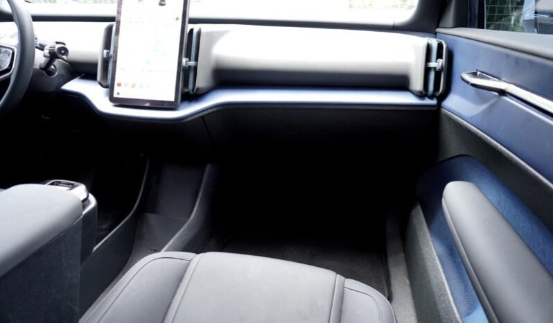 
								Volvo EX30 full									
