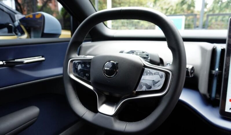 
								Volvo EX30 full									