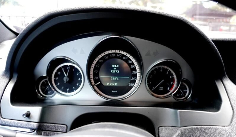 
								Mercedes-Benz E200 full									