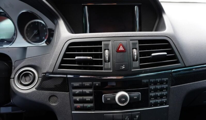 
								Mercedes-Benz E200 full									