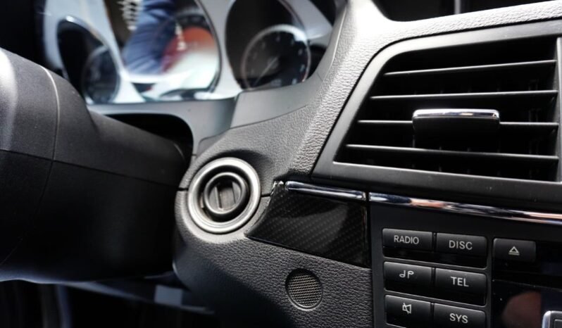 
								Mercedes-Benz E200 full									