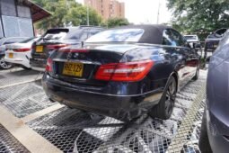 
										Mercedes-Benz E200 full									