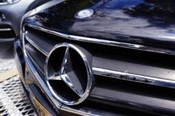 
										Mercedes-Benz E200 full									