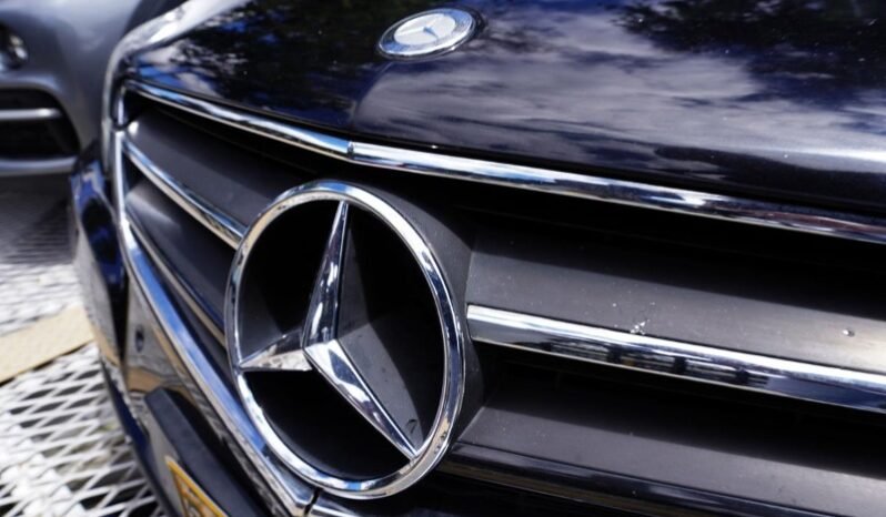 
								Mercedes-Benz E200 full									