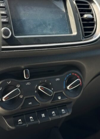 
								Kia Soluto full									