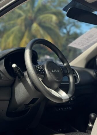 
								Kia Soluto full									