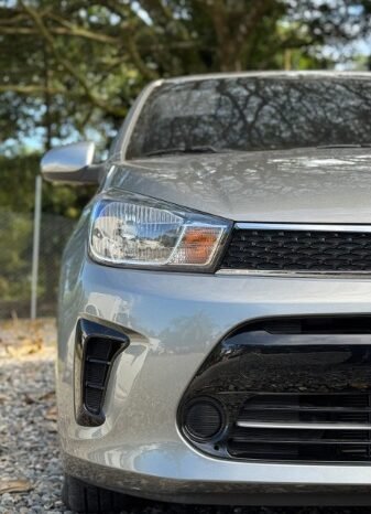 
								Kia Soluto full									