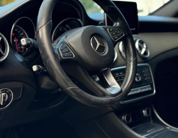 
								Mercedes-Benz class 180 full									