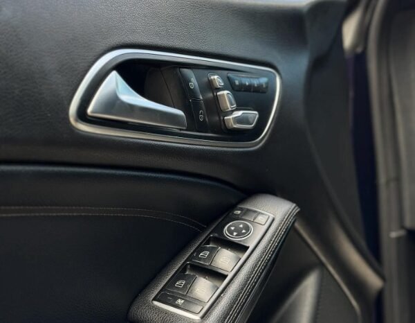 
								Mercedes-Benz class 180 full									