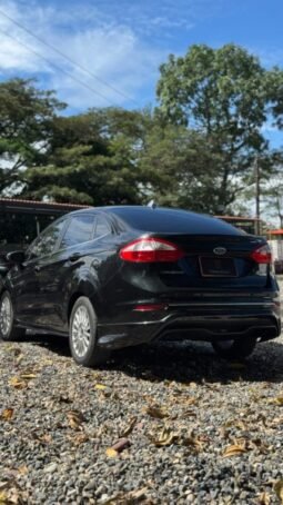 
										Ford Fiesta Titanium full									