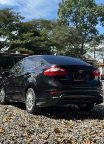 
								Ford Fiesta Titanium full									