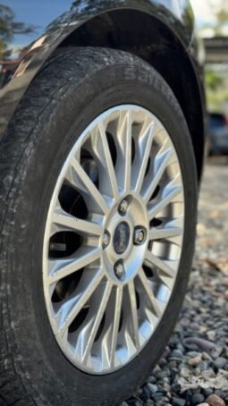 
										Ford Fiesta Titanium full									