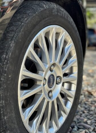 
								Ford Fiesta Titanium full									