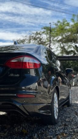 
										Ford Fiesta Titanium full									