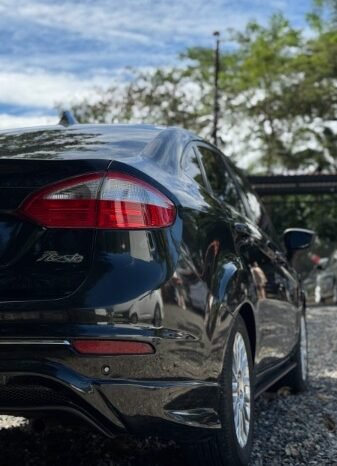 
								Ford Fiesta Titanium full									