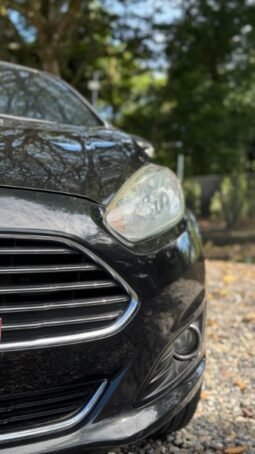 
										Ford Fiesta Titanium full									