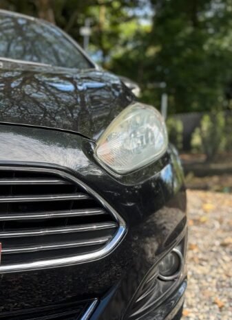 
								Ford Fiesta Titanium full									