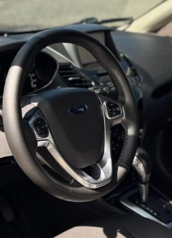 
								Ford Fiesta Titanium full									