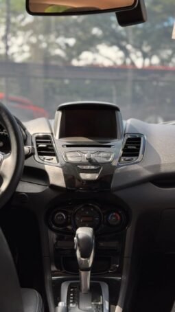
										Ford Fiesta Titanium full									