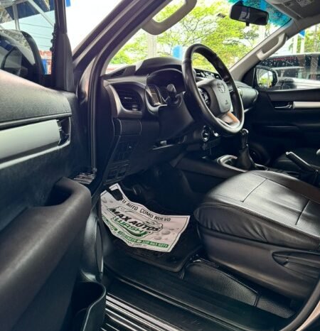 
								Toyota HILUX 4X4 full									