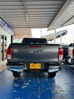 
										Toyota HILUX 4X4 full									