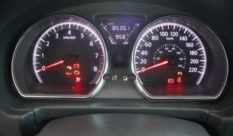 
								Nissan Versa Advance full									