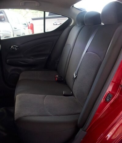
								Nissan Versa Advance full									