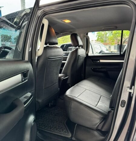 
								Toyota HILUX 4X4 full									