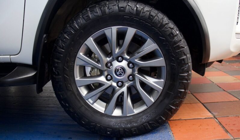 
								Toyota fortuner srv full									