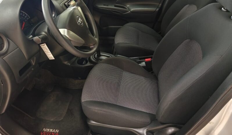 
								Nissan Versa full									