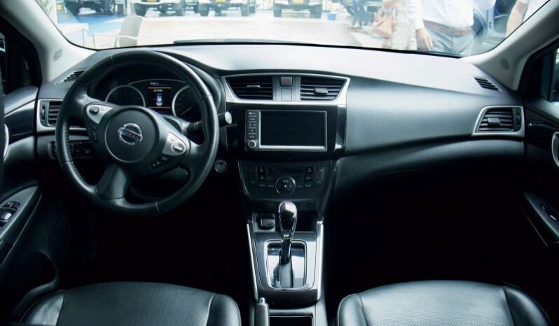 
								Nissan Versa full									