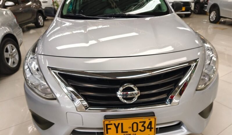 
								Nissan Versa full									