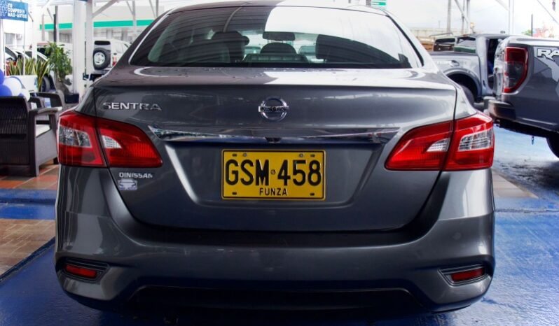
								Nissan Versa full									