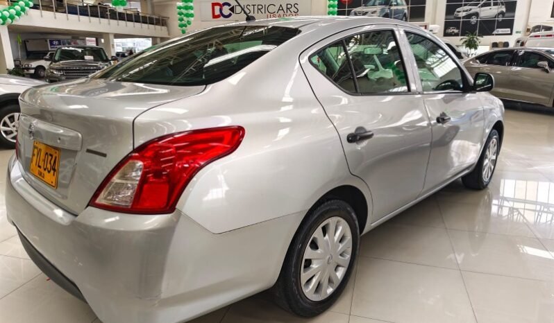 
								Nissan Versa full									