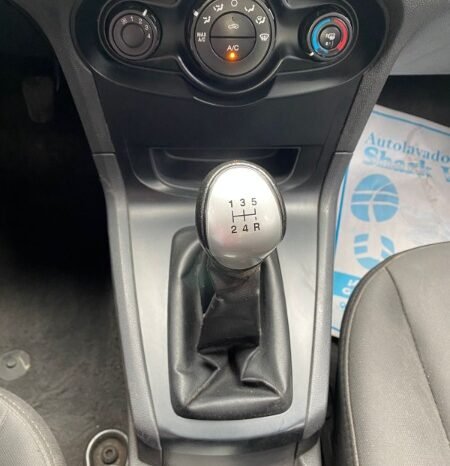 
								Ford Fiesta SE full									