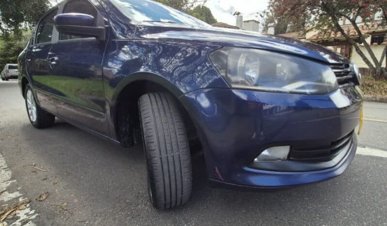 
Volkswagen Voyage full									